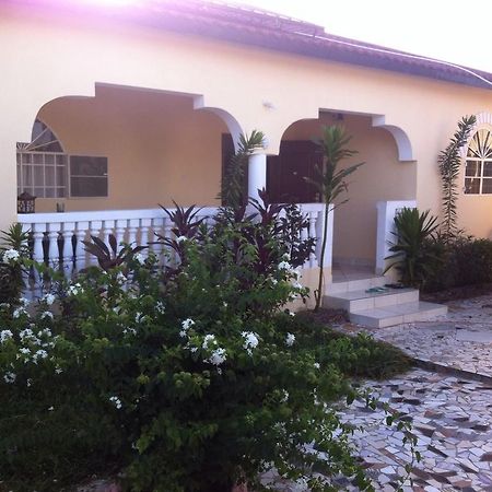Dream Nest Brufut Exterior foto